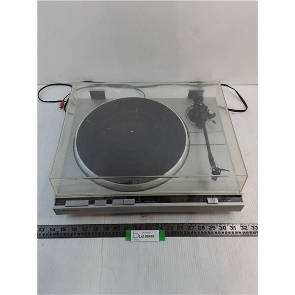 Kenwood Turn Table - Powers On - 17x14x5"