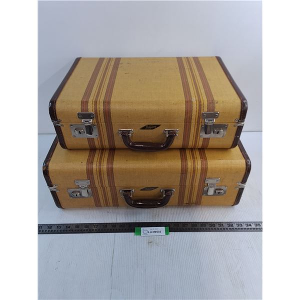 Vintage Set of Pakaway Suitcases (21x16" & 18x13")