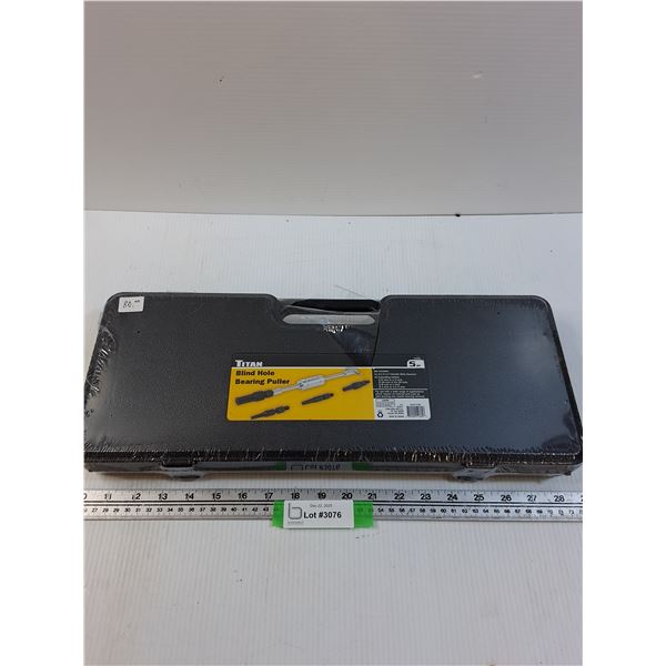 Titan Blind Hole Bearing Puller in Case