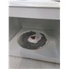 Image 3 : GE Microwave - Powers On, As is - PICK UP ONLY