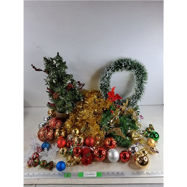 Artificial Christmas Tree 19" Christmas Wreath, Christmas Tree Ornaments and Decorations