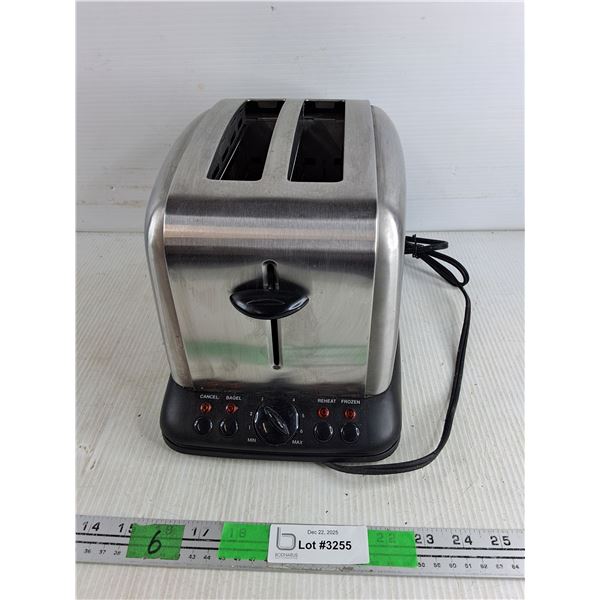 Russell Hobbs Toaster - Powers On, As Is 12" x 8" x 7"