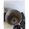 Image 7 : Hamilton Beach Electric Coffee Urn - Powers On, As Is 16" x 9"