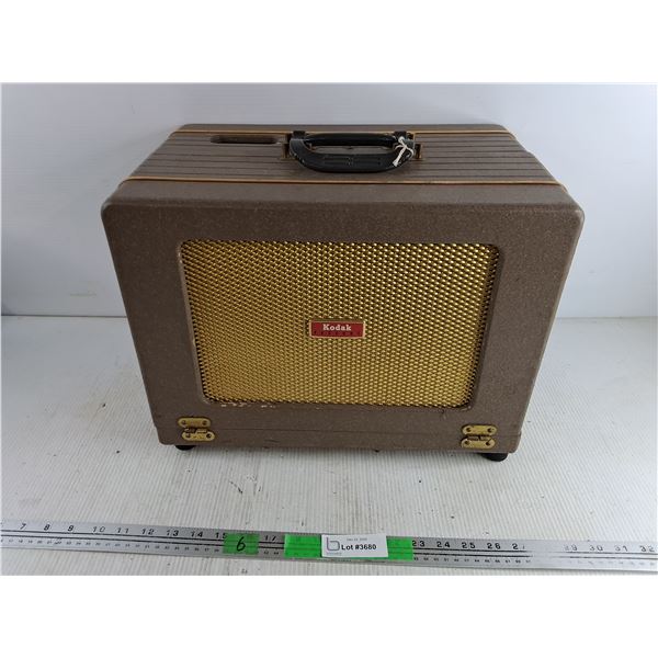 Vintage Kodak Pageant Sound Projector - Powers On, As Is, Pickup Only 16" x 11" x 14"