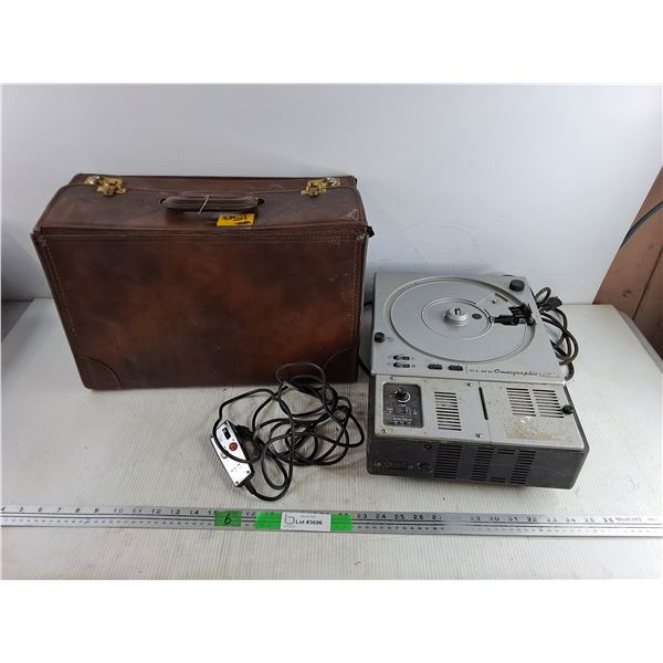 Elmo Omnigraphic Pro AF Projector w/ Hard Case 18" x 8" x 12" & Remote - Powers On, As Is