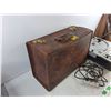Image 3 : Elmo Omnigraphic Pro AF Projector w/ Hard Case 18" x 8" x 12" & Remote - Powers On, As Is