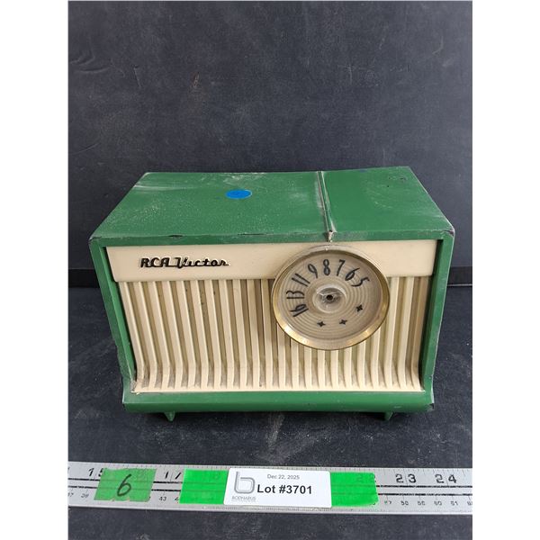 Vintage RCA Victor Nipper V Radio - As Is