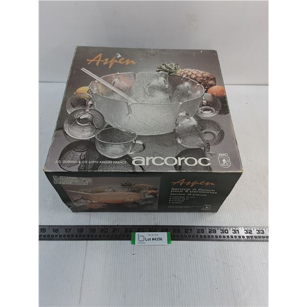 NIB Arcoroc 'Aspen' 18-Piece Punch Set for 8 People - From France