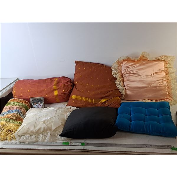 Throw Pillows, Photo Frame, Seat Cushion, Misc.