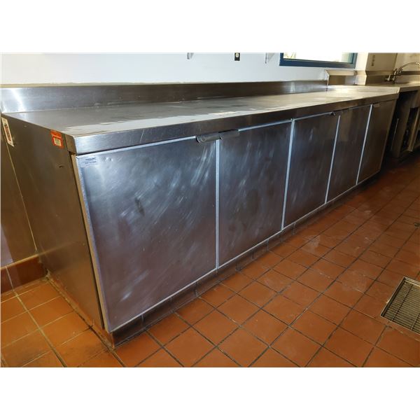 TABLE DE PRÉPARATION RÉFRIGÉRÉE 5 PORTES 120"X30.5"X34" NON C/I VOIR PHOTO