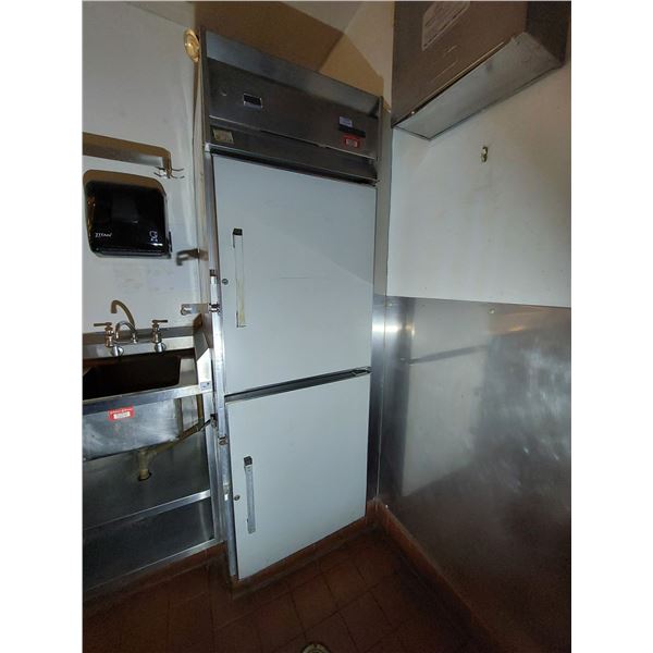 CHARIOT POUR REPAS CHAUD FROSTER C/I 27"X30"X82"