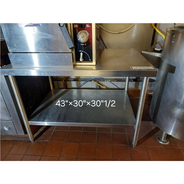 TABLE EN INOX 43"X30"X30"
