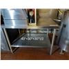 Image 1 : TABLE EN INOX 43"X30"X30"