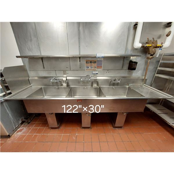ÉVIER TRIPLE 122" AVEC ROBINETS