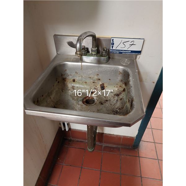 ÉVIER EN INOX 16.5"X17" AVEC ROBINET