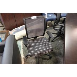Black Mesh Back Task Chair