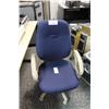 Image 1 : 5 Blue Ergonomic Chairs