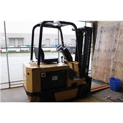 CAT 3000LB ELECTRIC FORKLIFT WITH CHARGER