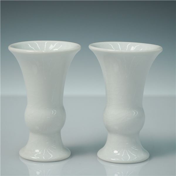 2pc Williamsburg Global Views White Flared Mini Vases