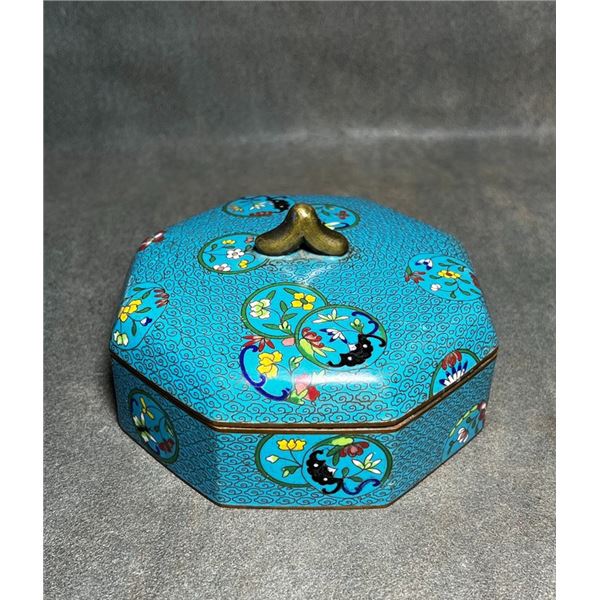 Cloisonné Enamel Turquoise-Ground Octagonal Box with Floral Motifs