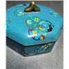 Image 6 : Cloisonné Enamel Turquoise-Ground Octagonal Box with Floral Motifs