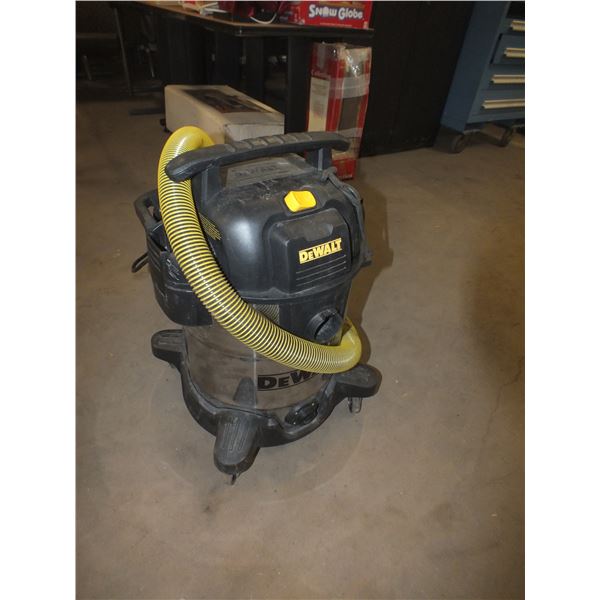 Dewalt 10 gal Shop Vac