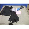 Image 1 : Black Toque / Magic Mittens / Ice Scraper