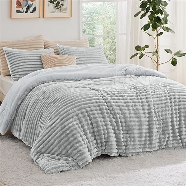Bedsure 3PC Queen Size Fluffy Comforter Set (90 x 90") Super Soft Faux Fur Comforter Set - NEW