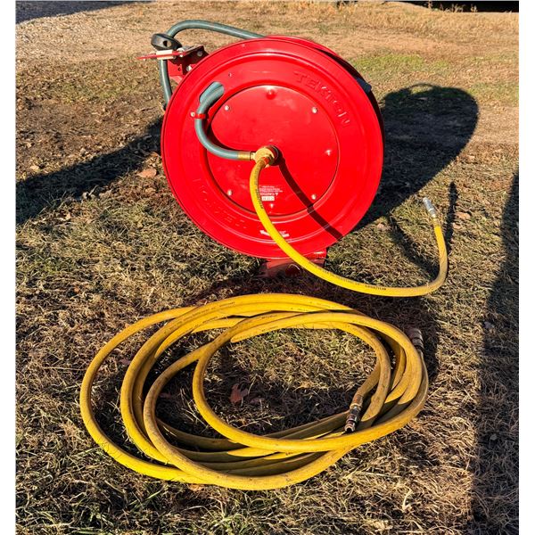 TEKTON RETRACTABLE AIR HOSE REEL MOUNTABLE WITH HOSE
