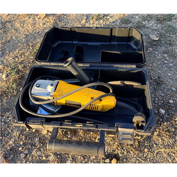 DEWALT DW402 ANGLE GRINDER - WORKS!