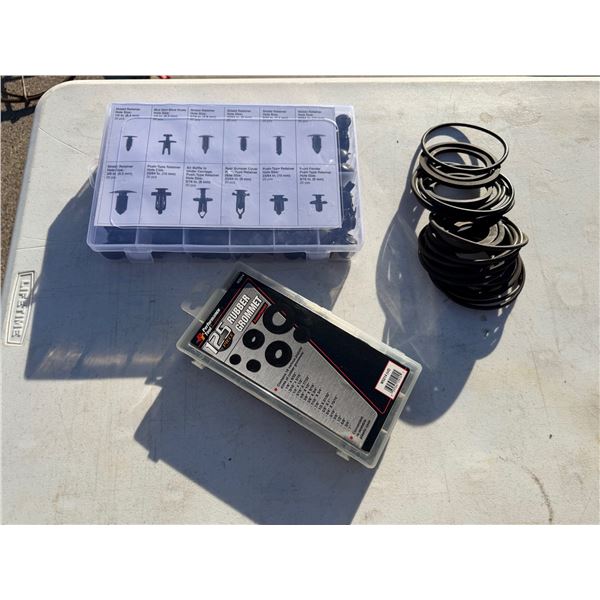 FENDER RETAINERS AND GROMMETS