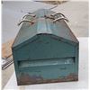 Image 5 : METAL TOOL BOX WITH CONTENTS