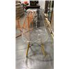 Image 3 : LINSY WHITE ROUND 30"H DINING TABLE & FOUR CLEAR/WOODEN LEG DINING CHAIRS