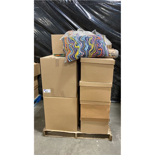 PALLET OF SET DEC PROPS/DECORATIONS - LARGE VASE, VINTAGE SEWING MACHINE, ORGANIZERS & MORE *MUST