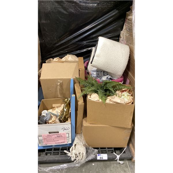 PALLET OF SET DEC PROPS/DECORATIONS - DOG BED, DOG ORNAMENTS, FOOT STOOL, LAUNDRY BASKETS & MORE