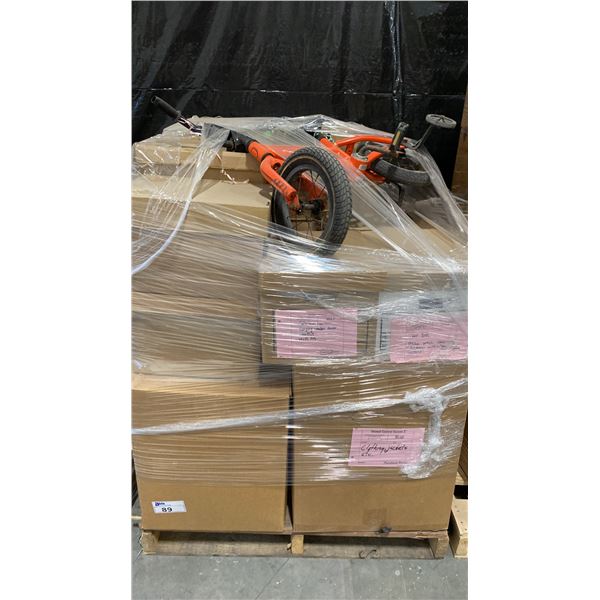 PALLET OF SET DEC PROPS/DECORATIONS - HANGING WOODEN DECOR, STARFISH, SHELL ART, CHILDRENS BIKE &