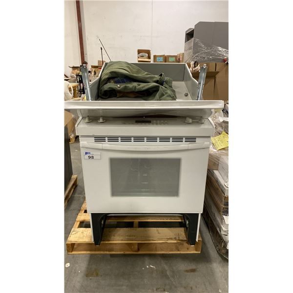 PALLET OF SET DEC PROPS/DECORATIONS - PUZZLES, BOOKS, BOARD GAMES, DISHWARE,