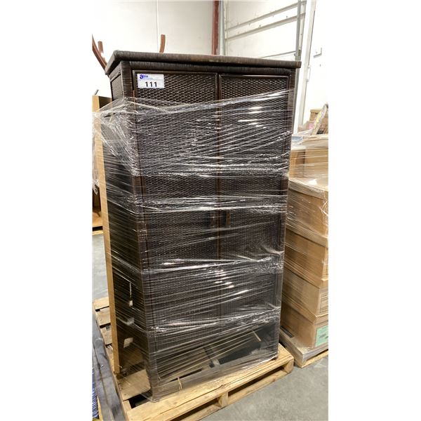 PALLET OF SET DEC PROPS/DECORATIONS - RATTAN LOOK DRESSER, RATTAN LOOK STORAGE CABINET, COAT RACK