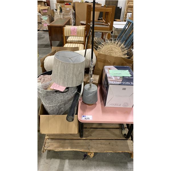 PALLET OF SET DEC PROPS/DECORATIONS - TABLE LAMPS, YOGA MATS, SIDE TABLE, WALL DECOR, THROW BLANKET