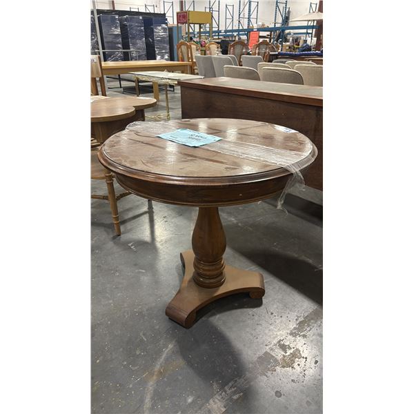 DARK WOODEN ROUND ACCENT TABLE