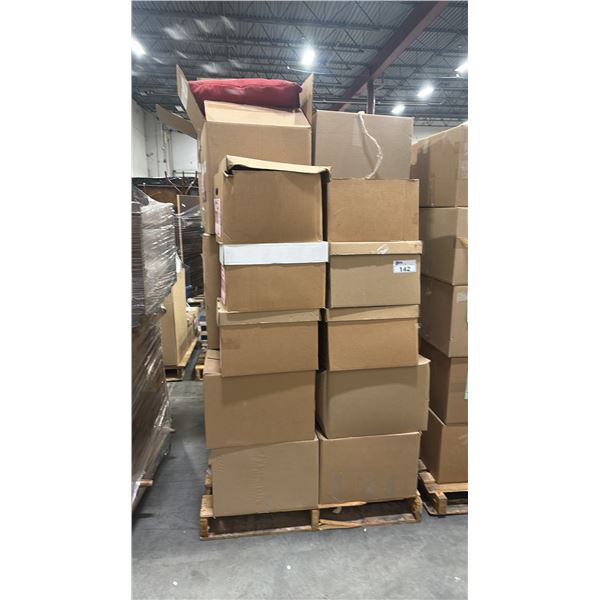 PALLET OF SET DEC PROPS/DECORATIONS - CUSHIONS, ELECTRONICS, DECORATIVE BOXES, DUVET, PILLOWS &