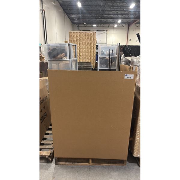 PALLET OF SET DEC PROPS/DECORATIONS - PLASTIC ORGANIZERS, SHOES, BUCKETS, FAKE PLANT & MORE *MUST
