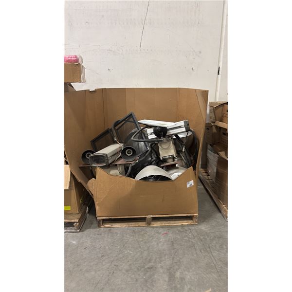 PALLET OF SET DEC PROPS/DECORATIONS - ASSORTED COMMERCIAL LIGHTING, FIREPLACE SCREEN & MORE *MUST