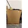 Image 2 : PALLET OF SET DEC PROPS/DECORATIONS - CURTAIN RODS, ORGANIZERS WITH CONTENTS, BLINDS, BAGS, BURLAP