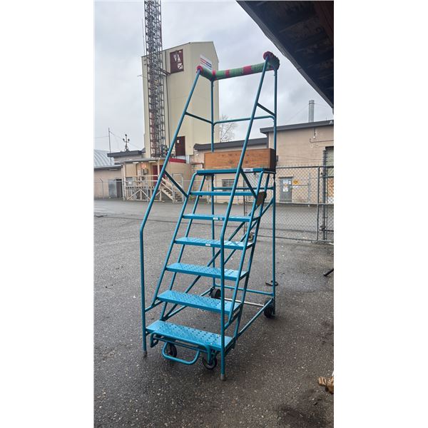 BLUE INDUSTRIAL WAREHOUSE STEPS WITH A 300 LB CAPACITY *LOCATED AT 22652 FRASER HWY*