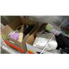 Image 5 : SHELF OF SET DEC PROPS/DECORATIONS
