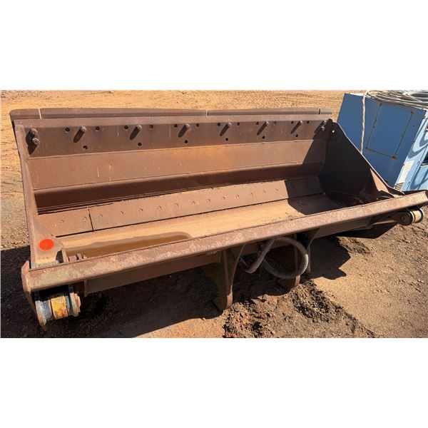 Caterpillar Claw 4-in-1 Bucket Attachment for 938 Loader 105"L