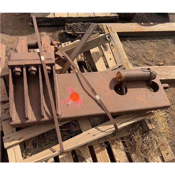 (7G8623) Heavy Duty Tow Hitch for D8 Ripper 41"W