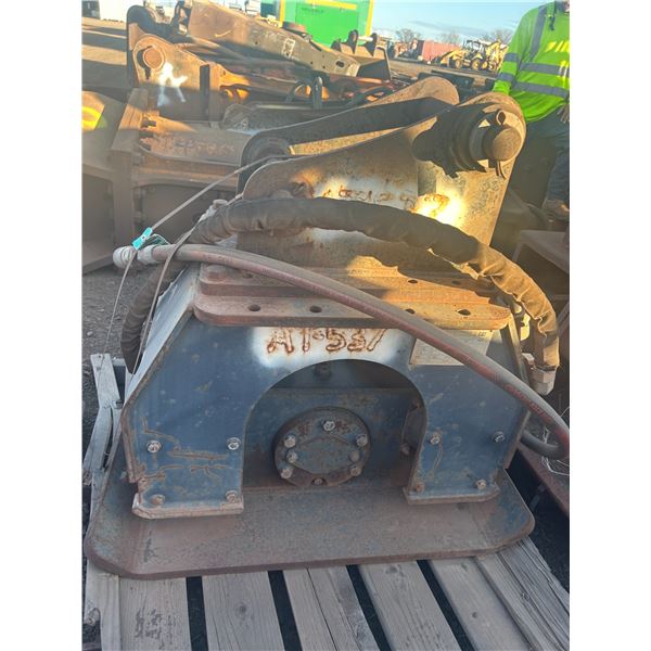 (ZA537) 2004 CAT CVP 40 Plate Compactor for Backhoe