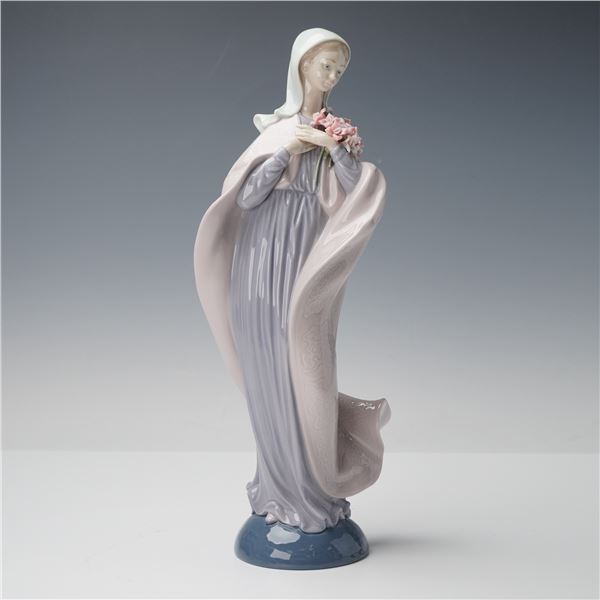 Lladro Porcelain Figurine, Madonna with Flowers 1005171